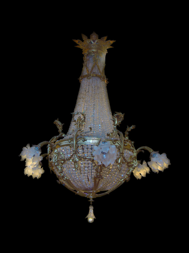 French Louis XVI chandelier. Cerca 1900