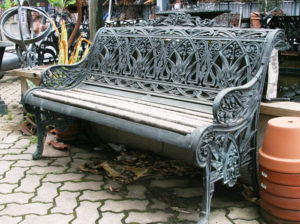 Finch garden bench in bronze.