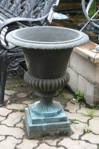 french-garden-urn-in-bronze