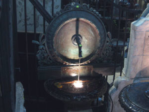 Cameo circular water fountain