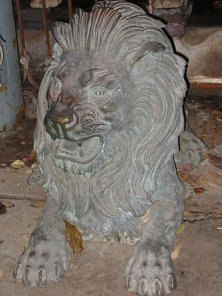 Bronze outdoor lion statue