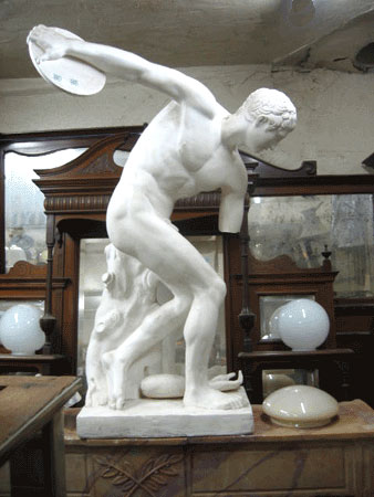 Greek statue depicting discus thrower