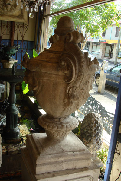 Large composite urn